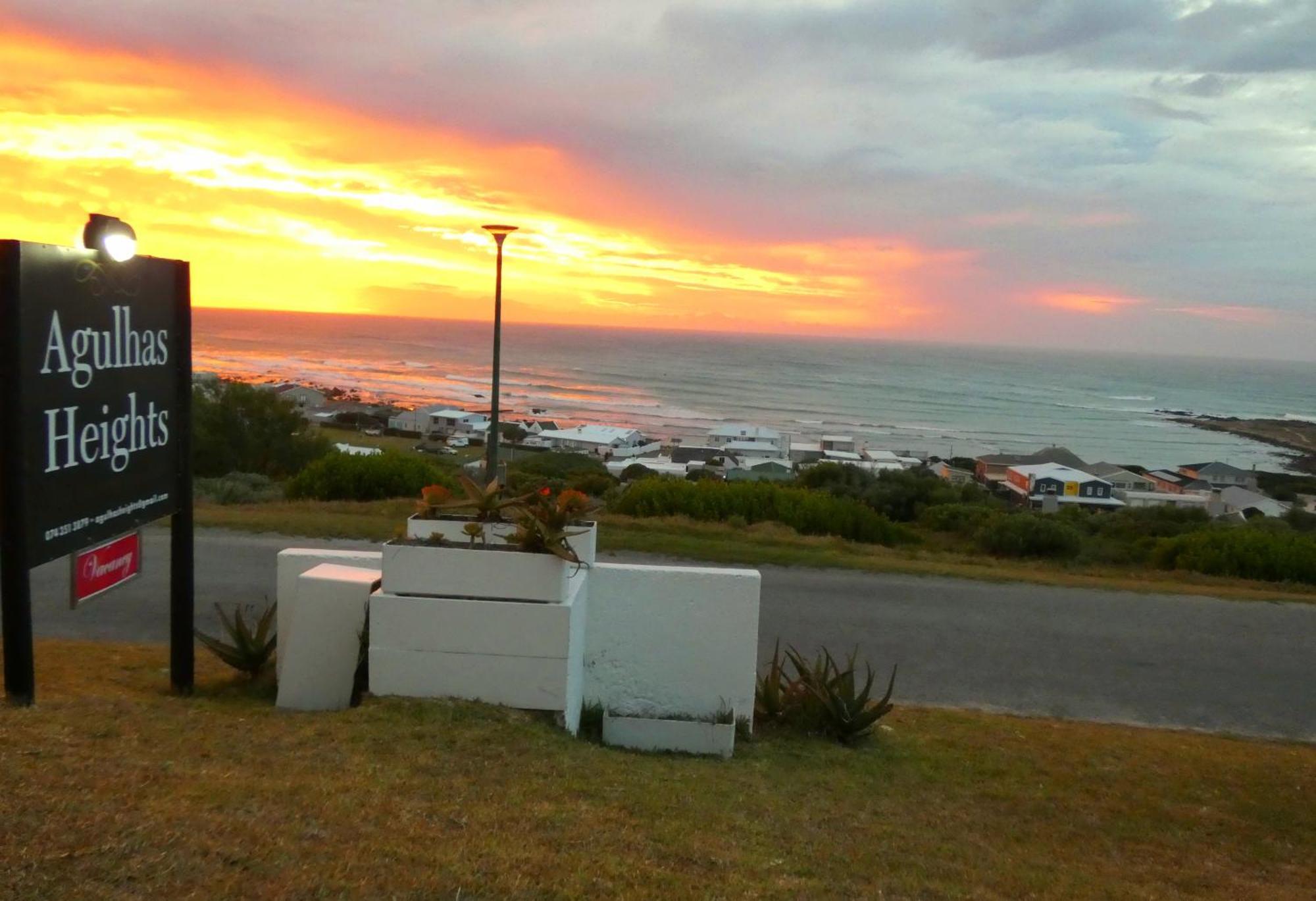 Agulhas Heights Self-Catering Cottages מראה חיצוני תמונה